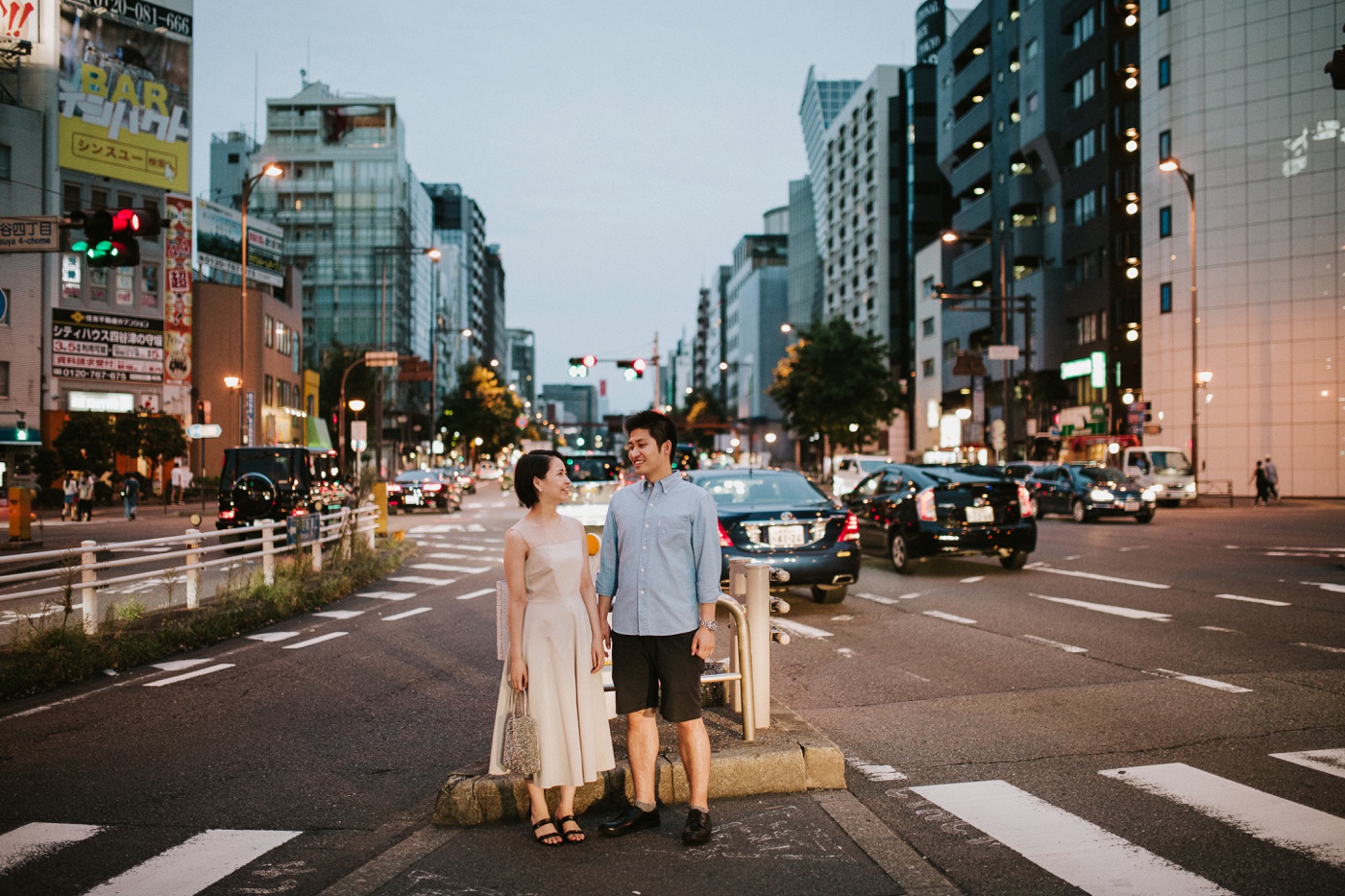 tomoko-shogo_tokyo-relaxed-urban-engagement-session_melbourne-candid-wedding-photography_14