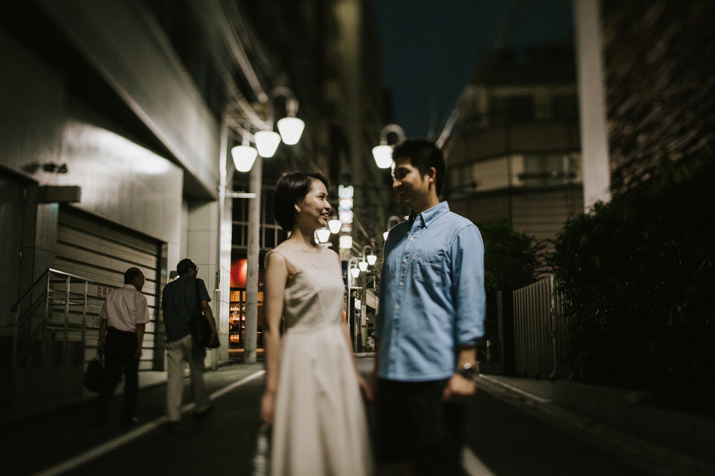 tomoko-shogo_tokyo-relaxed-urban-engagement-session_melbourne-candid-wedding-photography_17