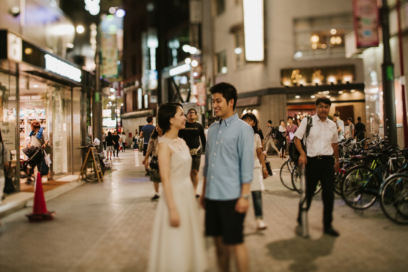 tomoko-shogo_tokyo-relaxed-urban-engagement-session_melbourne-candid-wedding-photography_19